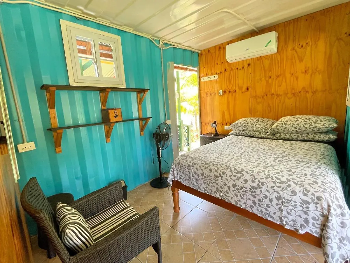Judy House 2 - Lewis Backpacker Hostel Little Bay 0*,  자메이카