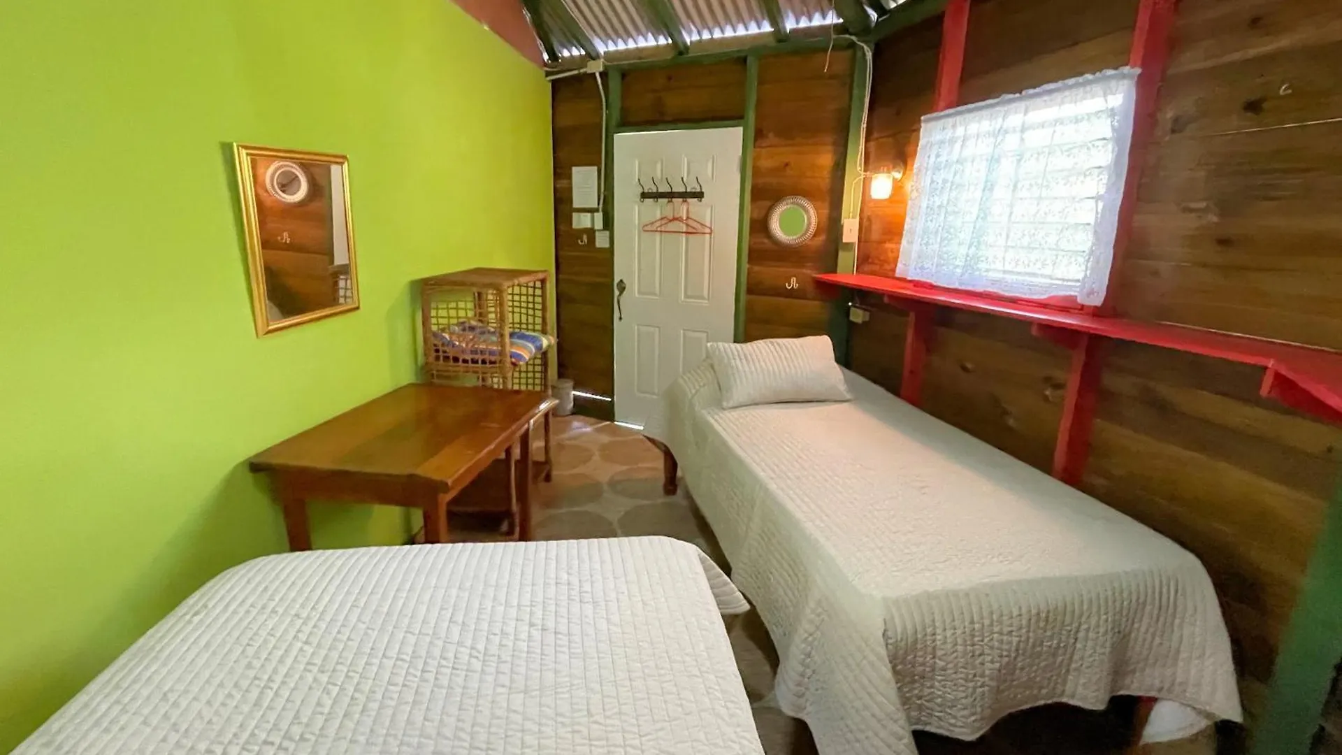 Judy House 2 - Lewis Backpacker Hostel kontakter